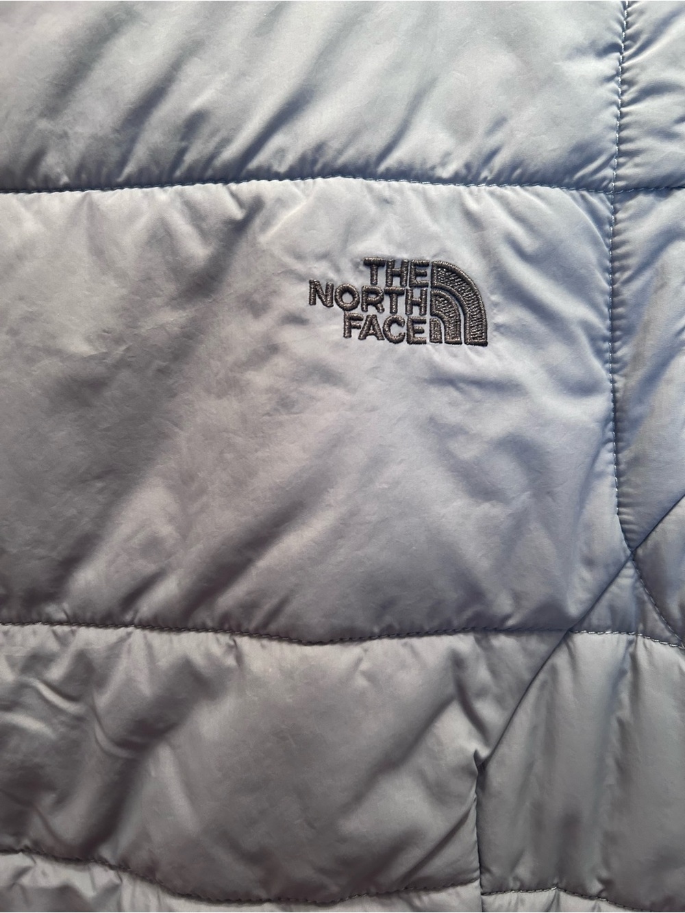 The North Face Light Gray Puffer Vest with Zipper Pockets. Size M. - Picture 5 of 7